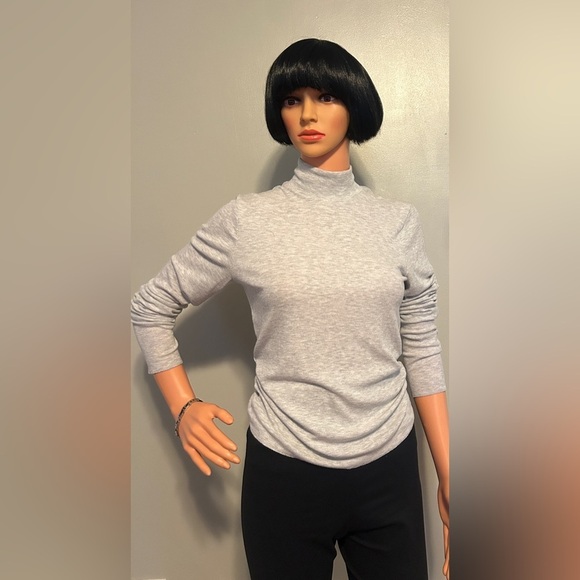 Abercrombie & Fitch Tops - Abercrombie & Fitch Light Gray Long Sleeve Top